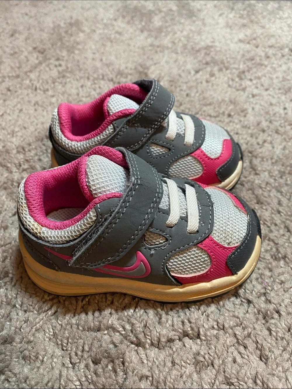 Nike Pillar TECH basketball Toddler Gray and Pink Velcro Sneakers size 4C
